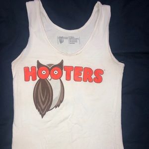 Hooters tank top